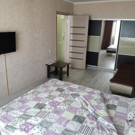 1-Room Apartment In The Center Zaporizhia Екстериор снимка