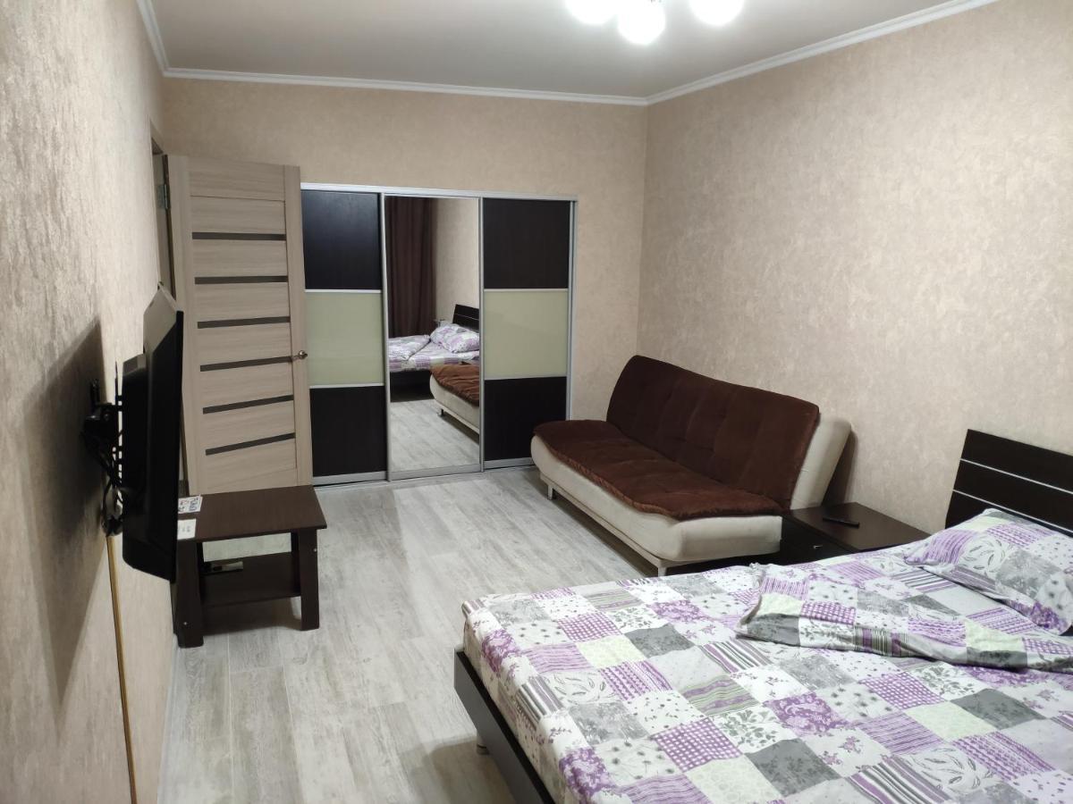 1-Room Apartment In The Center Zaporizhia Екстериор снимка
