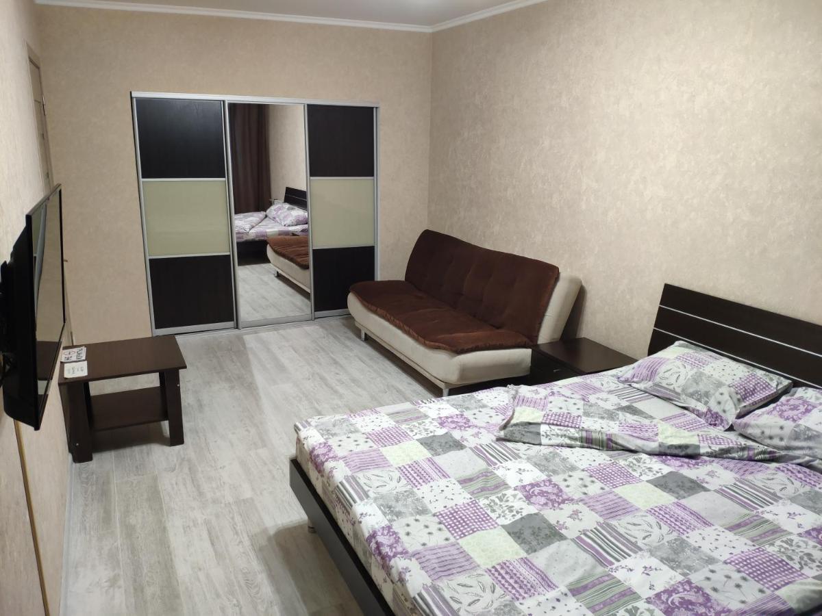 1-Room Apartment In The Center Zaporizhia Екстериор снимка